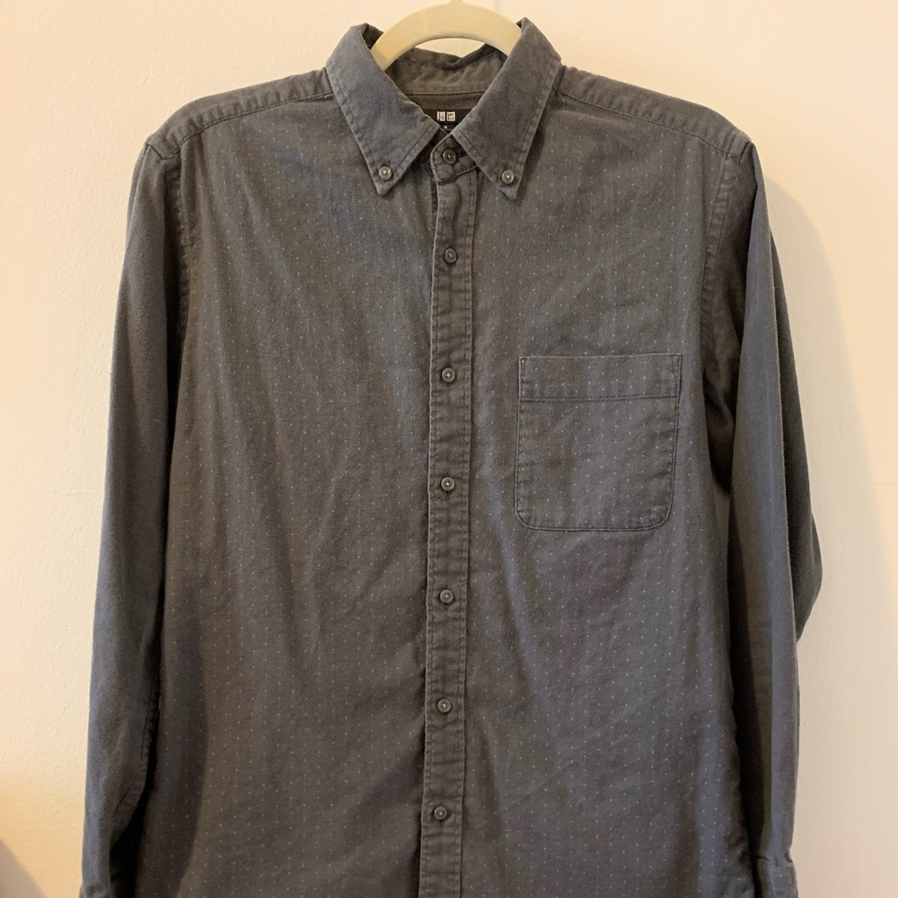 UNIQLO men’s gray flannel button shirt